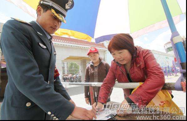 在小區(qū)出入時(shí)，悅訪(fǎng)客，訪(fǎng)客機(jī)登記訪(fǎng)客信息跟手工登記哪個(gè)好?